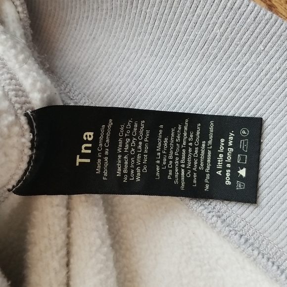 Aritzia TNA Pull Over Graphic Embroidered Hoodie Athleisure Cozy Outdoor - Picture 6 of 8